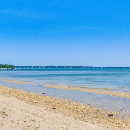 Distinctive Hamptons Home With Pool Near Bay, Ocean Хамптън Бейс Екстериор снимка
