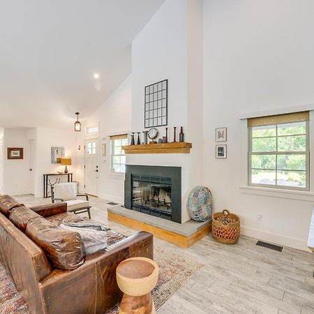 Distinctive Hamptons Home With Pool Near Bay, Ocean Хамптън Бейс Екстериор снимка