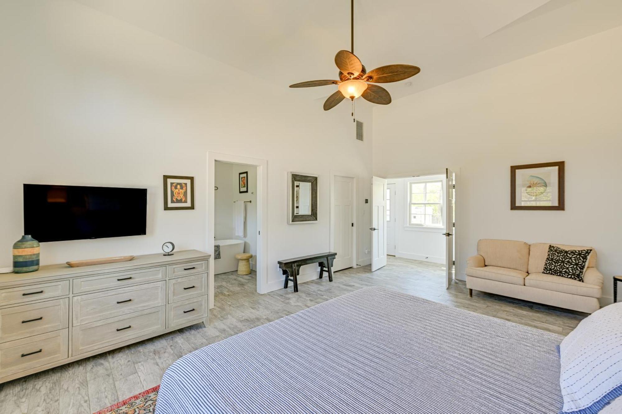Distinctive Hamptons Home With Pool Near Bay, Ocean Хамптън Бейс Екстериор снимка