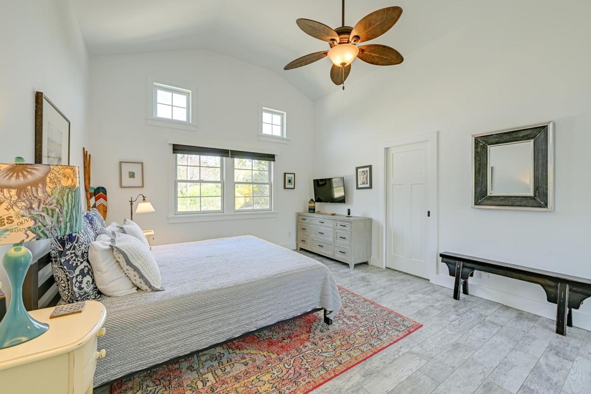 Distinctive Hamptons Home With Pool Near Bay, Ocean Хамптън Бейс Екстериор снимка