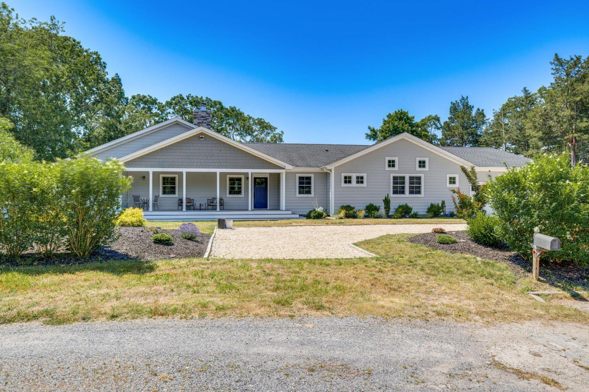 Distinctive Hamptons Home With Pool Near Bay, Ocean Хамптън Бейс Екстериор снимка