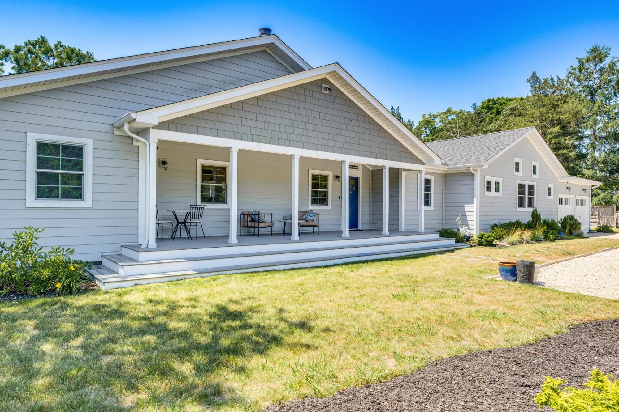 Distinctive Hamptons Home With Pool Near Bay, Ocean Хамптън Бейс Екстериор снимка