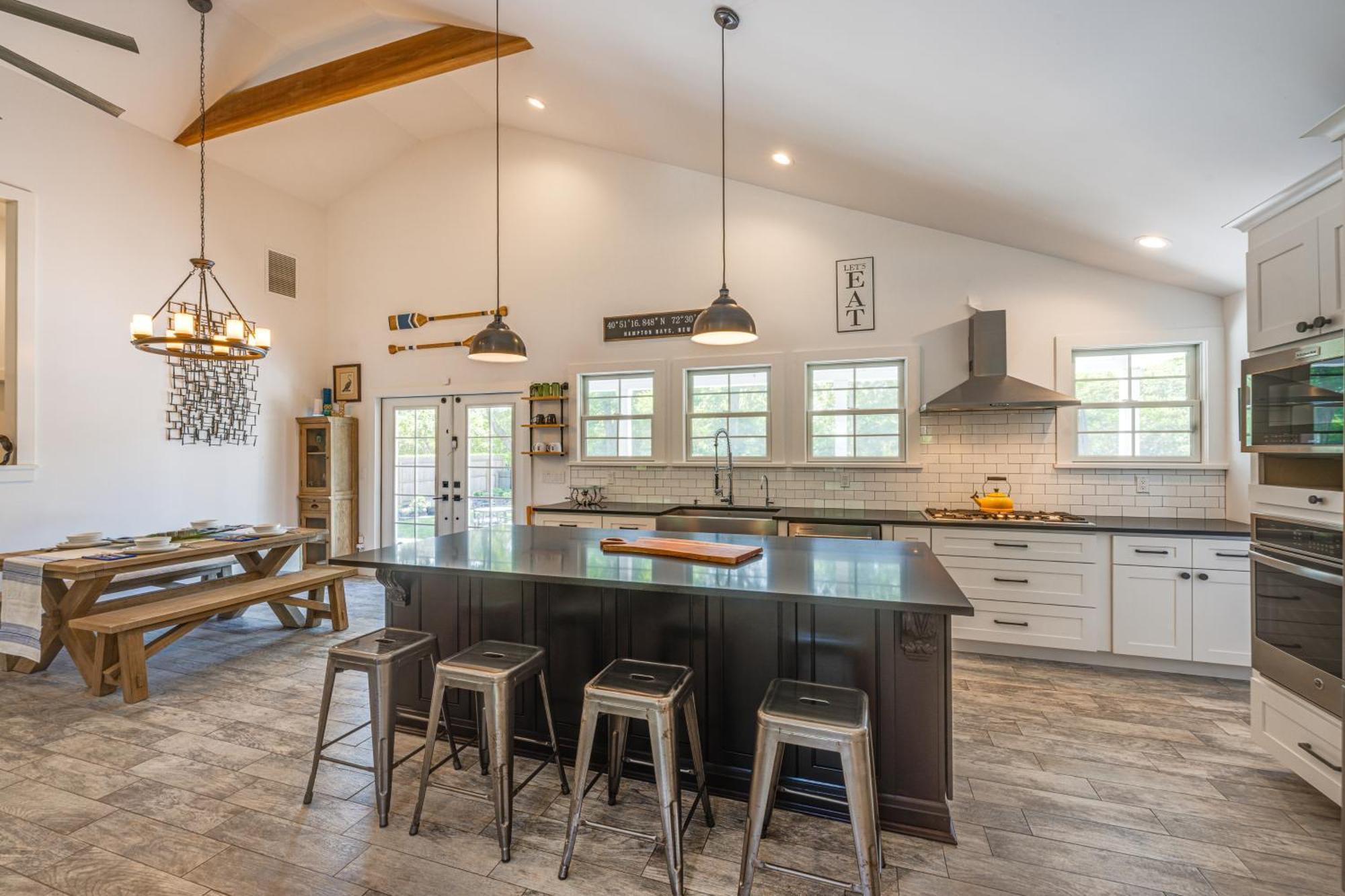 Distinctive Hamptons Home With Pool Near Bay, Ocean Хамптън Бейс Екстериор снимка
