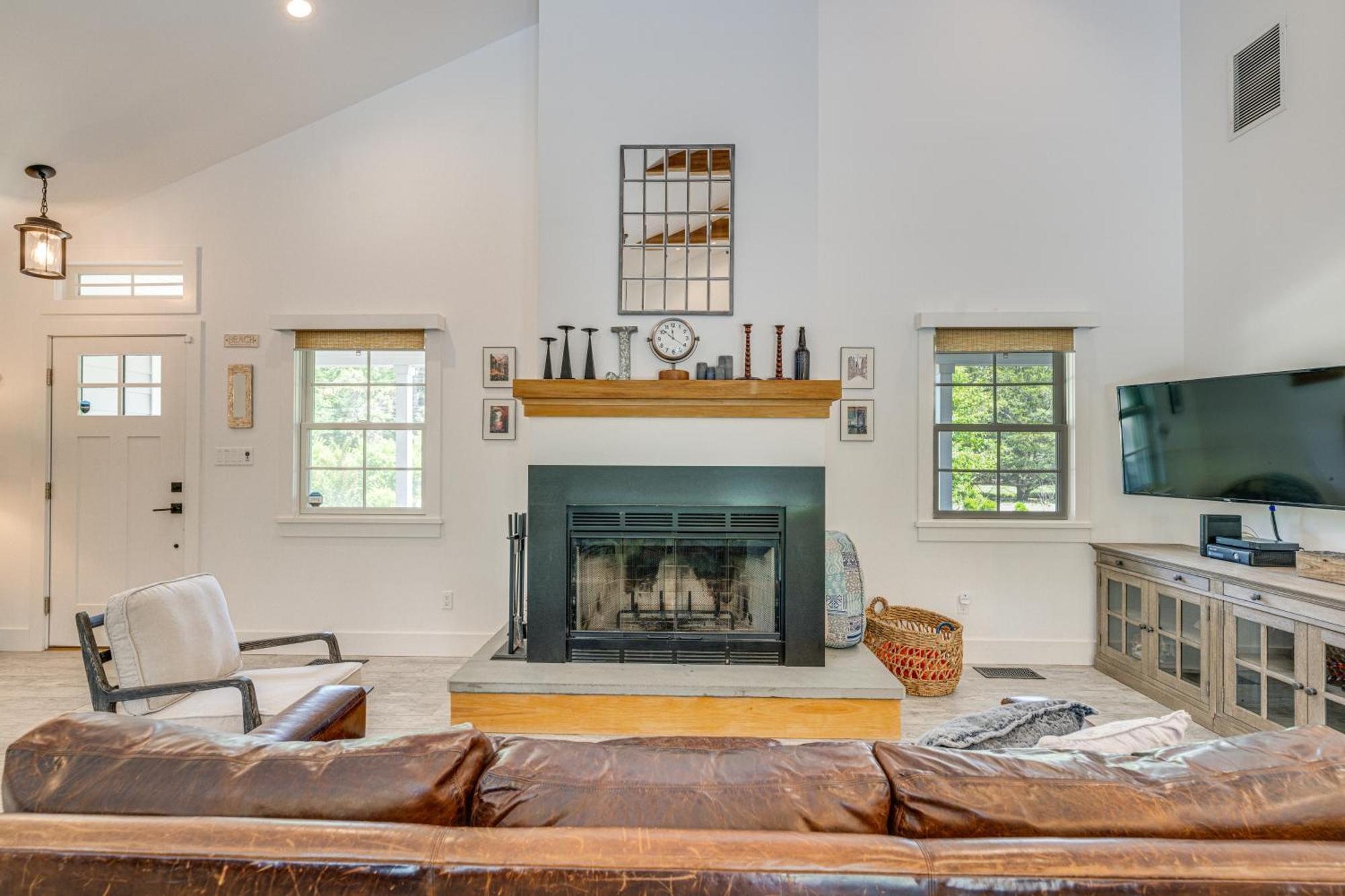 Distinctive Hamptons Home With Pool Near Bay, Ocean Хамптън Бейс Екстериор снимка