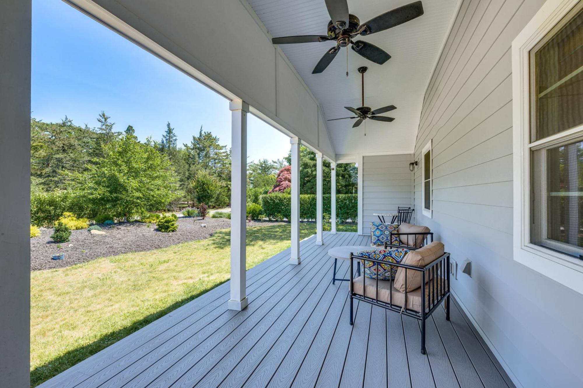 Distinctive Hamptons Home With Pool Near Bay, Ocean Хамптън Бейс Екстериор снимка