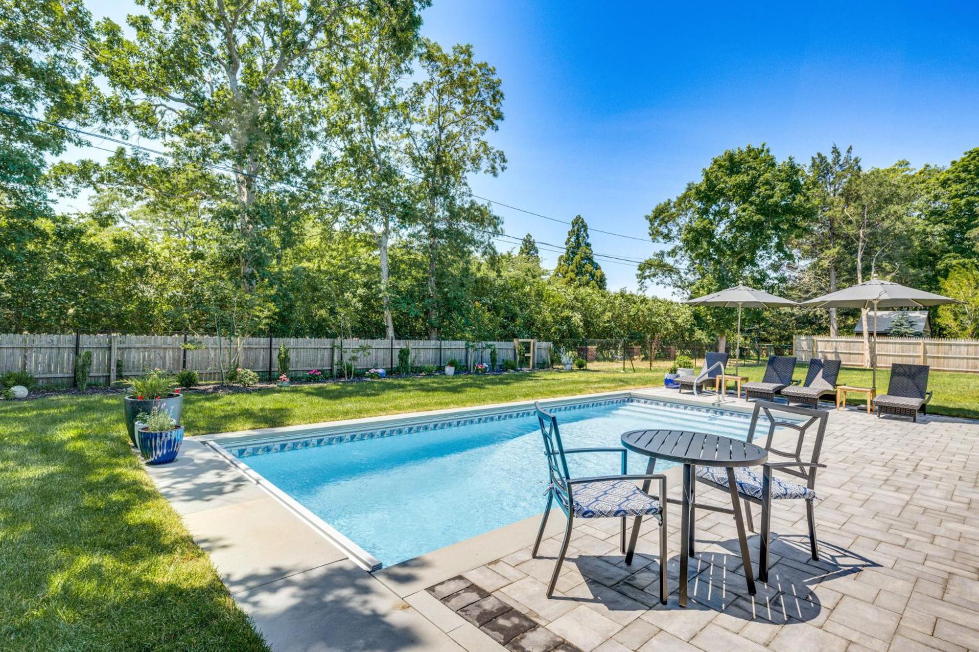 Distinctive Hamptons Home With Pool Near Bay, Ocean Хамптън Бейс Екстериор снимка