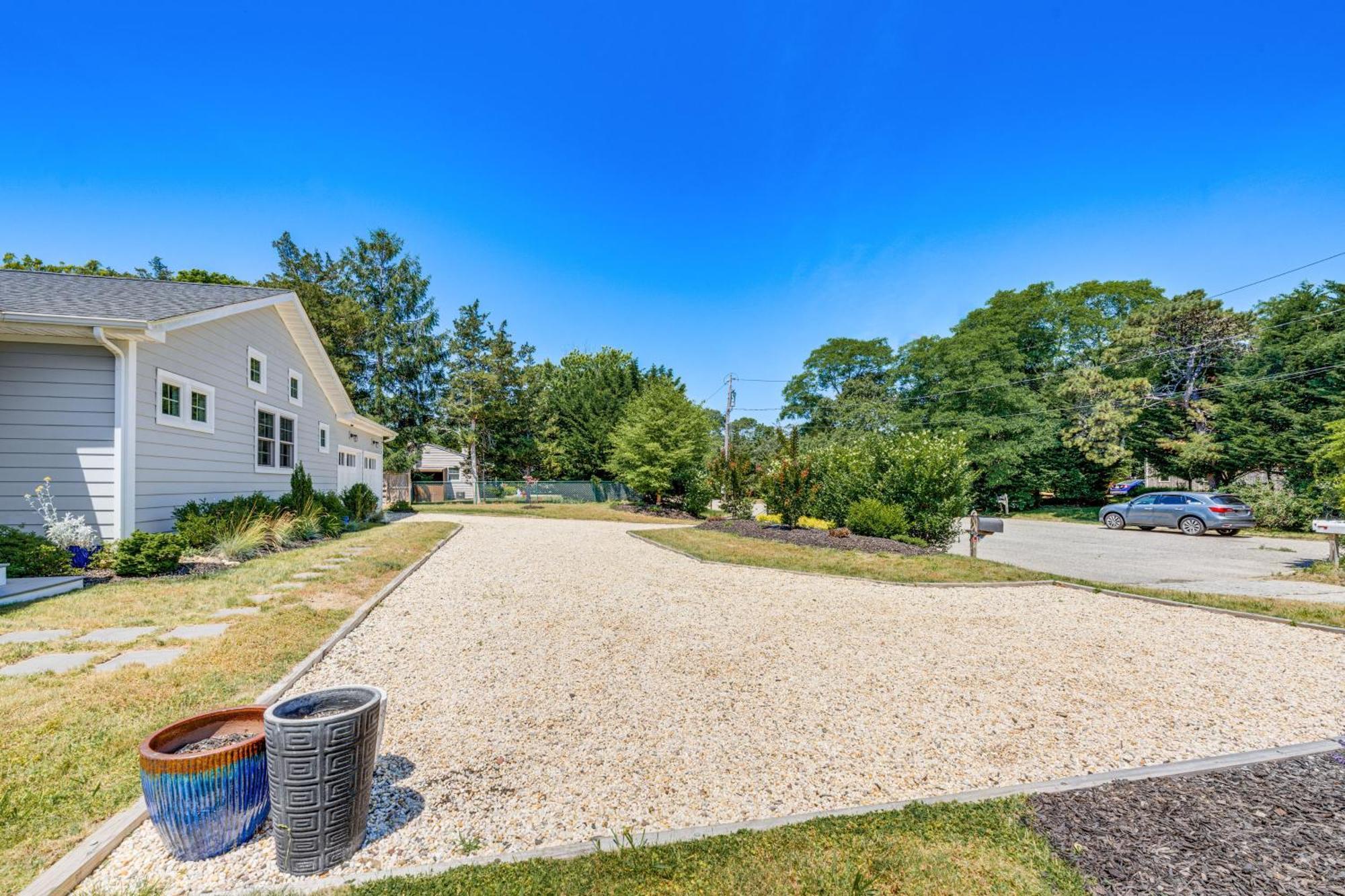 Distinctive Hamptons Home With Pool Near Bay, Ocean Хамптън Бейс Екстериор снимка