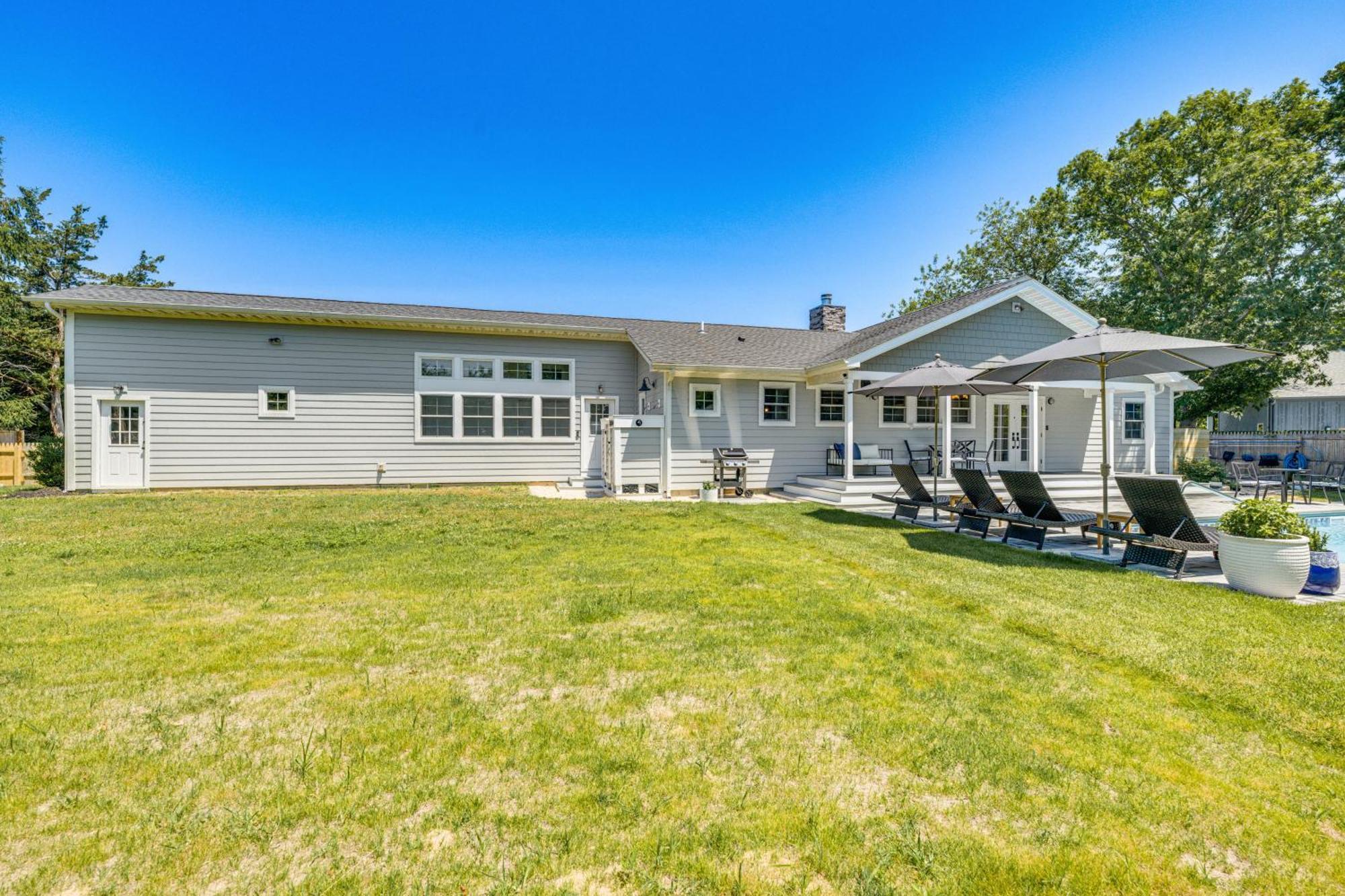 Distinctive Hamptons Home With Pool Near Bay, Ocean Хамптън Бейс Екстериор снимка