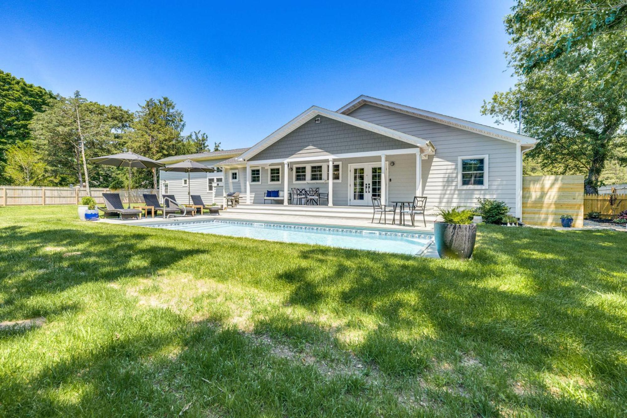 Distinctive Hamptons Home With Pool Near Bay, Ocean Хамптън Бейс Екстериор снимка