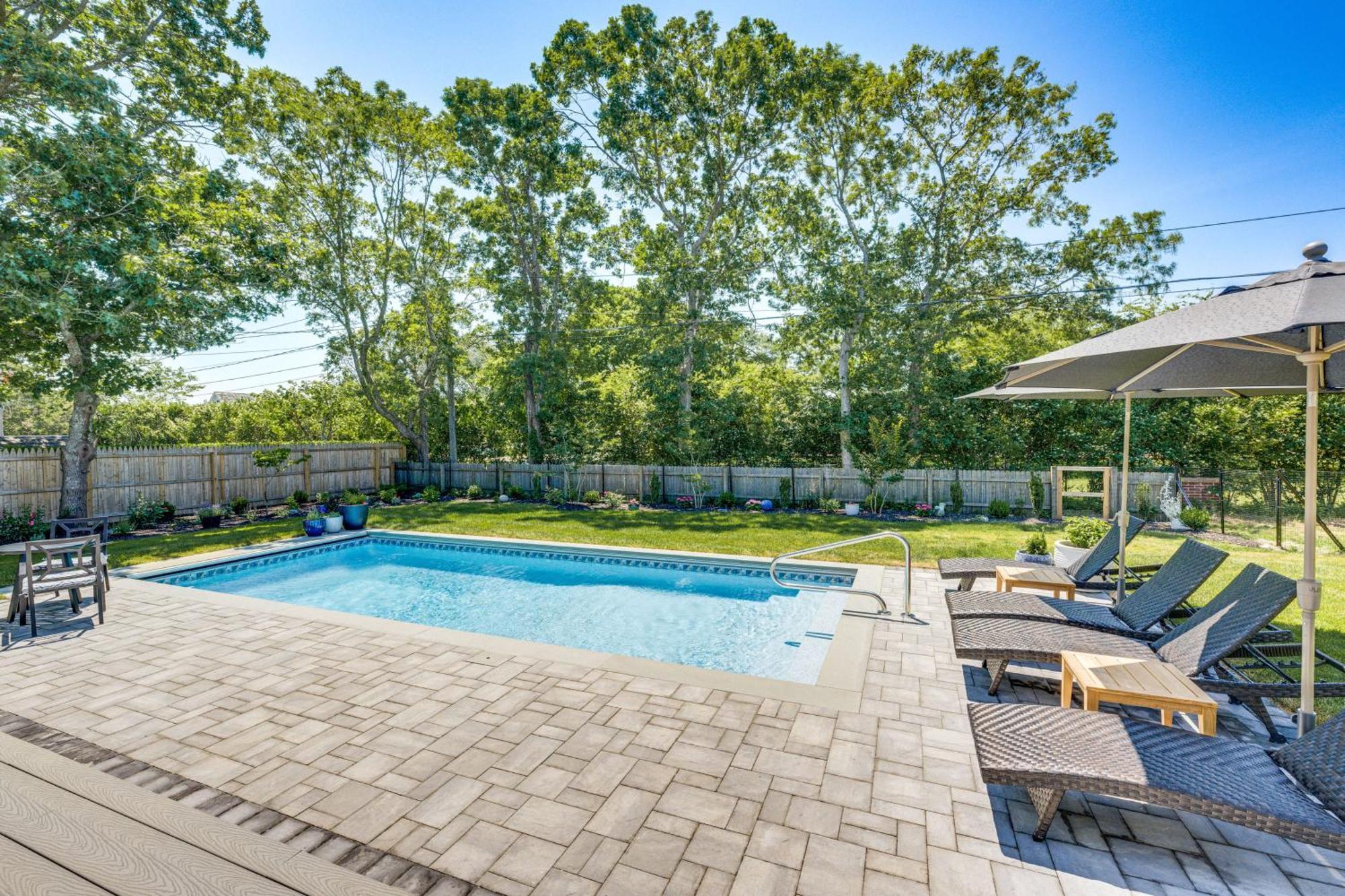 Distinctive Hamptons Home With Pool Near Bay, Ocean Хамптън Бейс Екстериор снимка