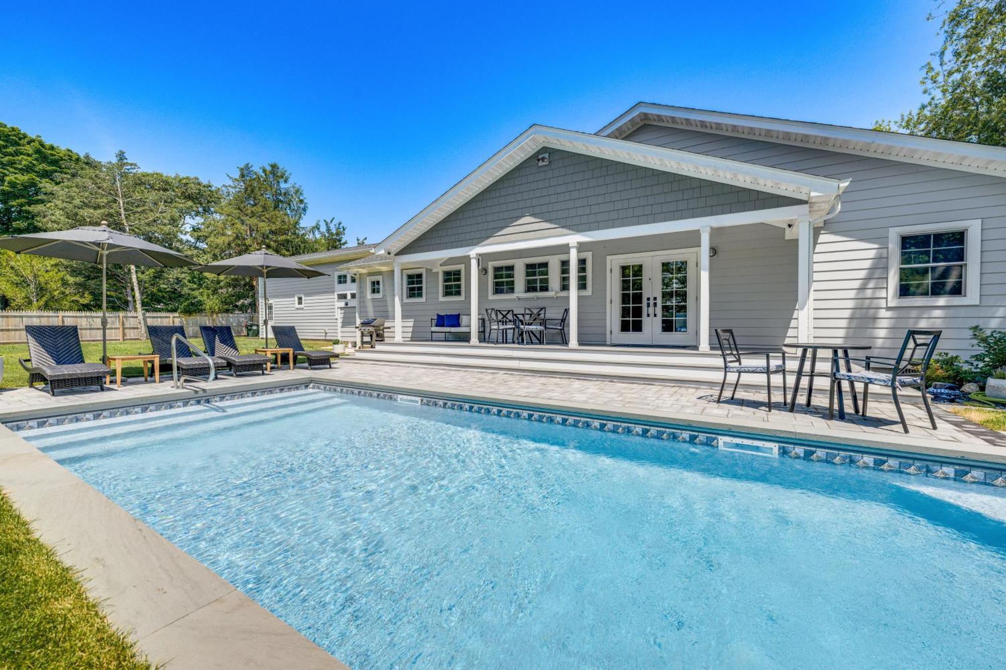 Distinctive Hamptons Home With Pool Near Bay, Ocean Хамптън Бейс Екстериор снимка