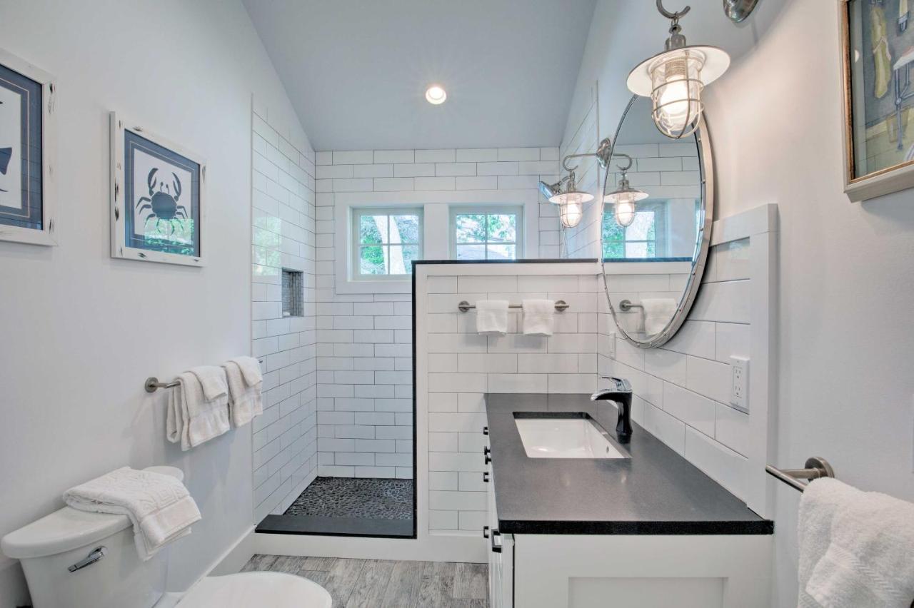 Distinctive Hamptons Home With Pool Near Bay, Ocean Хамптън Бейс Екстериор снимка